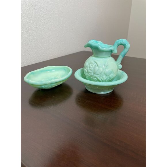 Avon Vintage Green Milk Glass Miniature Wash Basin & Pitcher Set With Matching S - Picture 2 of 6